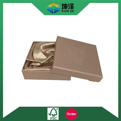 Silkifóðruð gjafakassi